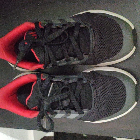 Kids Adidas running shoes with cloudfoam - Picture 2 of 7